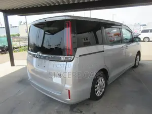 টয়োটা নোয়া ২০২১ সিলভার