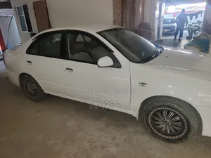 নিসান সানি ২০১২ সাদা