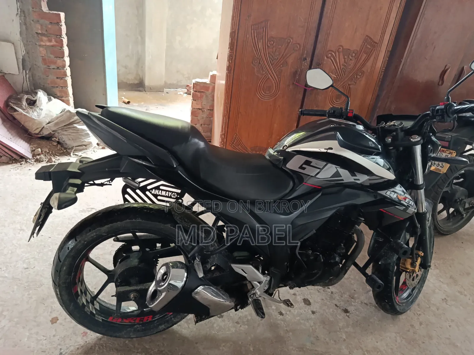 সুজুকি গিক্সার ২০১৯ কালো