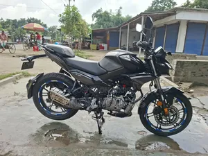 হিরো এক্সট্রিম ১২৫আর ২০২৫ ব্ল্যাক