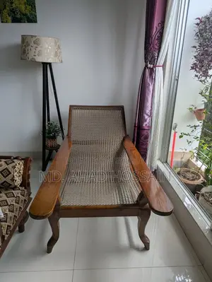 এন্টিক ইজি চেয়ার