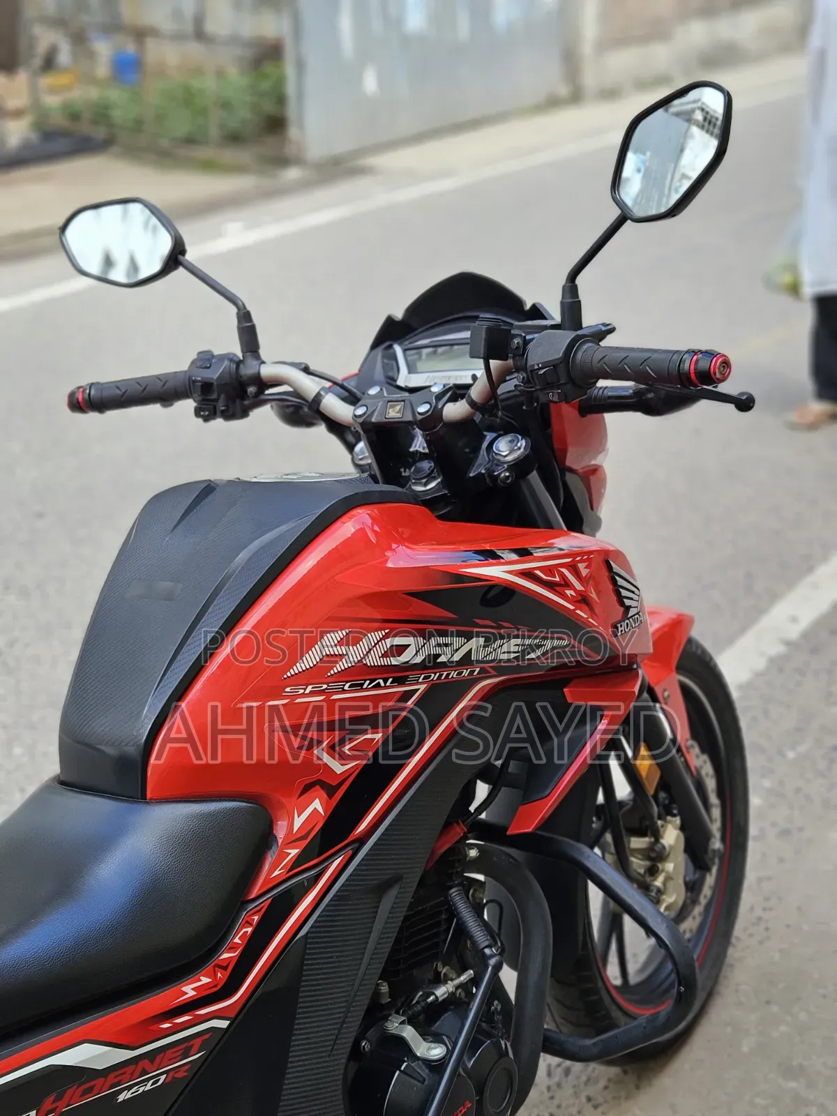 Honda Hornet 2023 Red