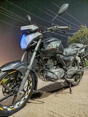 কিওয়ে আরকেএস ১২৫ ২০১৬ কালো