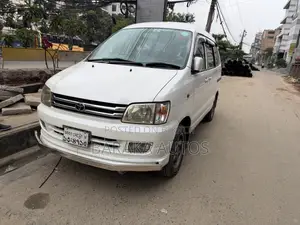 টয়োটা নোয়া ২০০৩ পার্ল