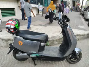 ইয়াডে ই৮এস প্রো ২০২৫ সিলভার