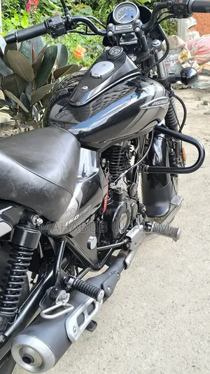 বাজাজ এভেঞ্জার ১৬০ স্ট্রিট ২০২৩ ব্ল্যাক