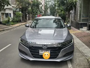 হোন্ডা একর্ড ২০২১ রূপালী