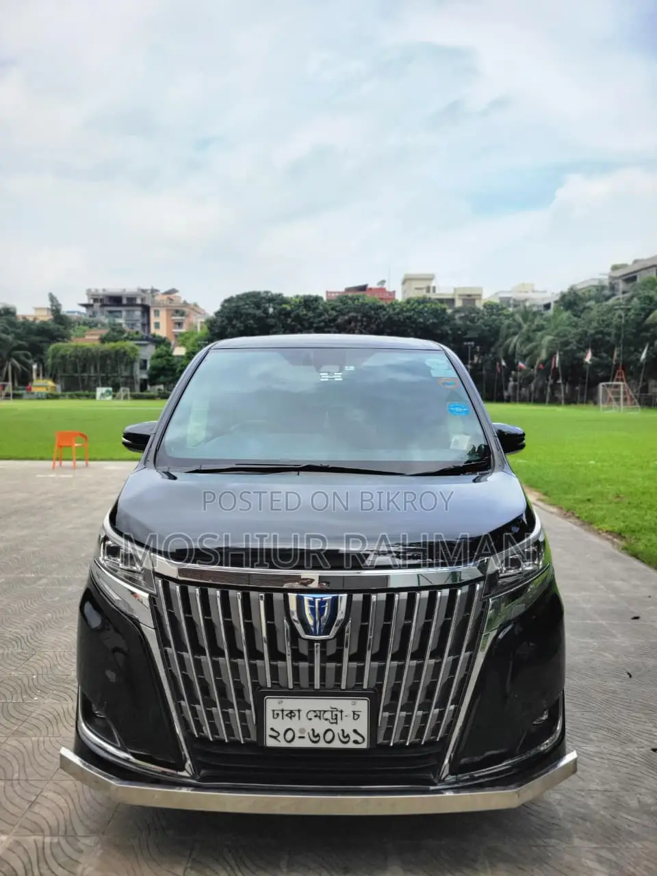 টয়োটা এসকুইয়ার ১.৮ এফডব্লিউডি হাইব্রিড (৭ সিটার) ২০১৮ কালো