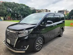 টয়োটা এসকুইয়ার ১.৮ এফডব্লিউডি হাইব্রিড (৭ সিটার) ২০১৮ কালো