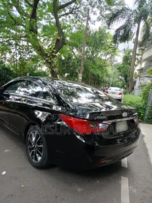 Hyundai Sonata Limited 2.0T Sedan (2.0L 4-Cylinder 6-Speed Automatic) 2012 Black