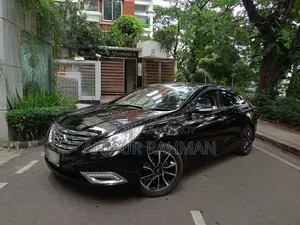 হুন্ডাই সোনাটা লিমিটেড ২.০টি সেডান (২.০ লিটার ৪-সিলিন্ডার ৬-স্পিড অটোমেটিক) ২০১২ ব্ল্যাক