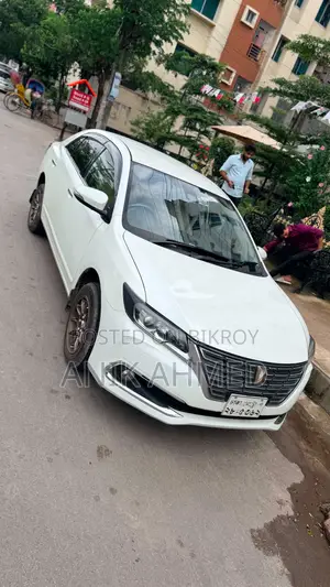 টয়োটা প্রিমিও ২০১৬ পার্ল