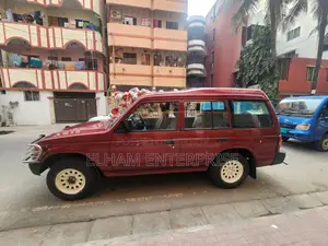 মিতসুবিশি পাজেরো ২০০৯ লাল