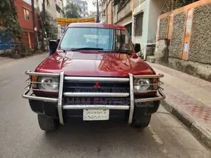 মিতসুবিশি পাজেরো ২০০৯ লাল