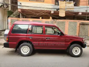 মিতসুবিশি পাজেরো ২০০৯ লাল