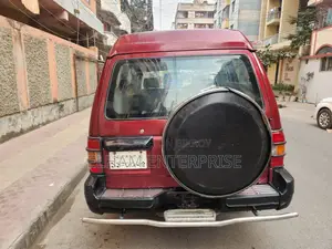মিতসুবিশি পাজেরো ২০০৯ লাল