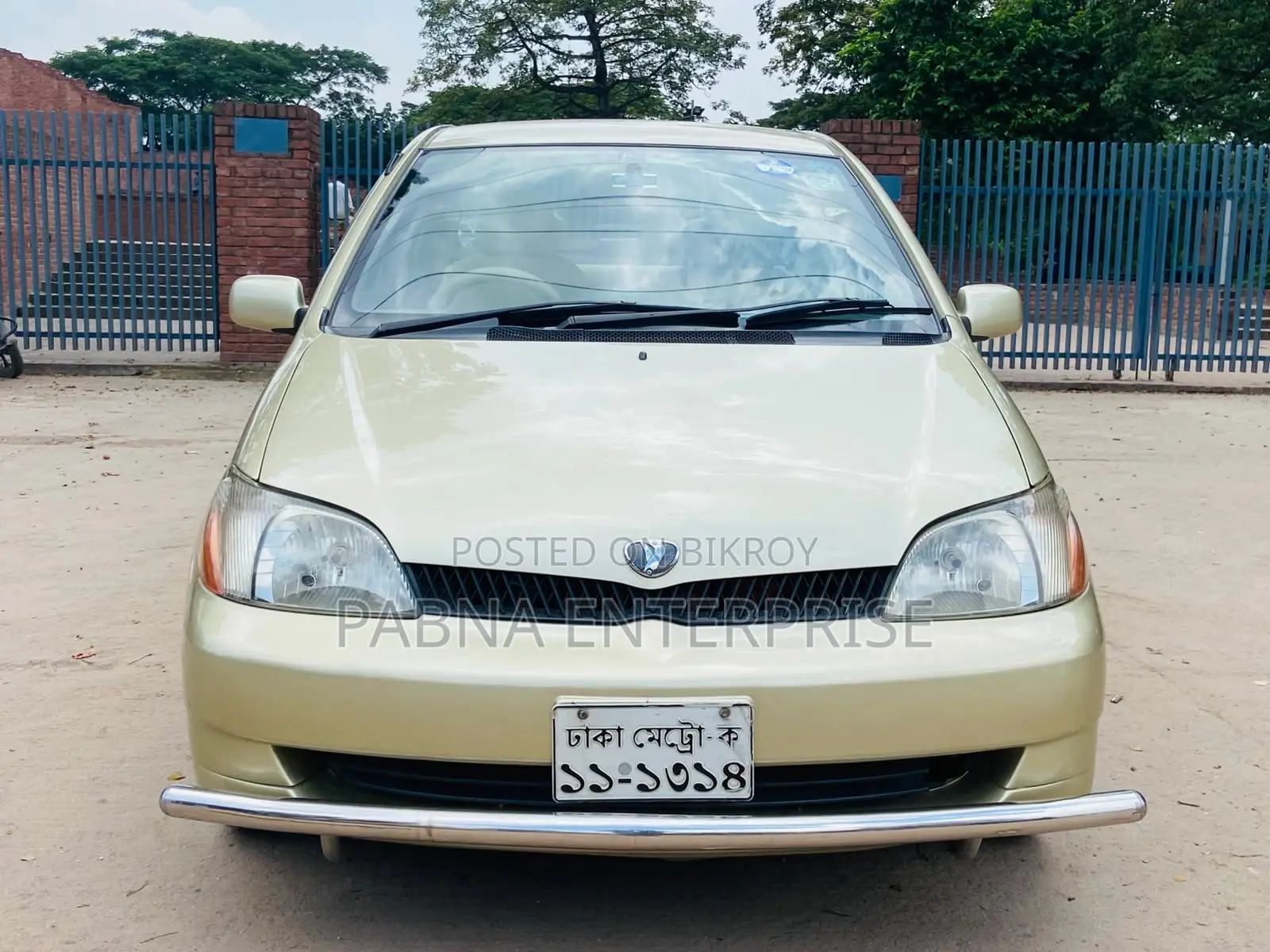 Toyota Platz 2000 Gold