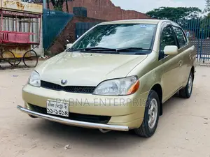 Toyota Platz 2000 Gold