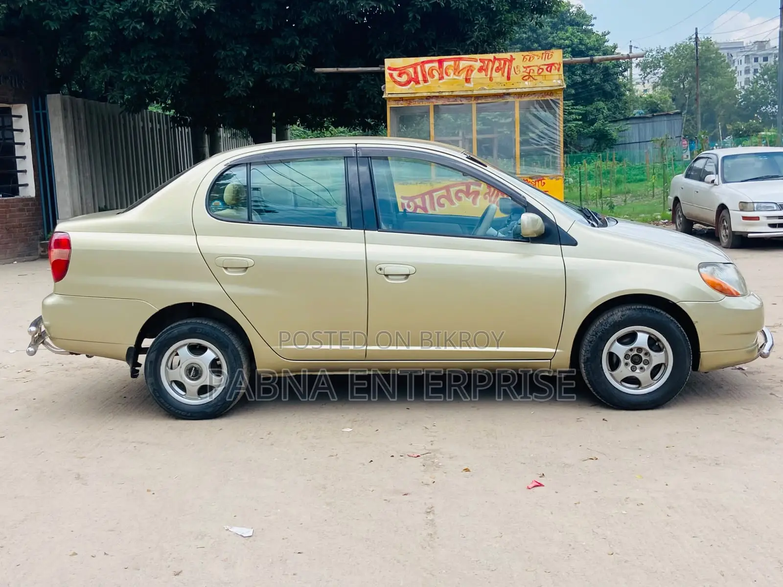 Toyota Platz 2000 Gold