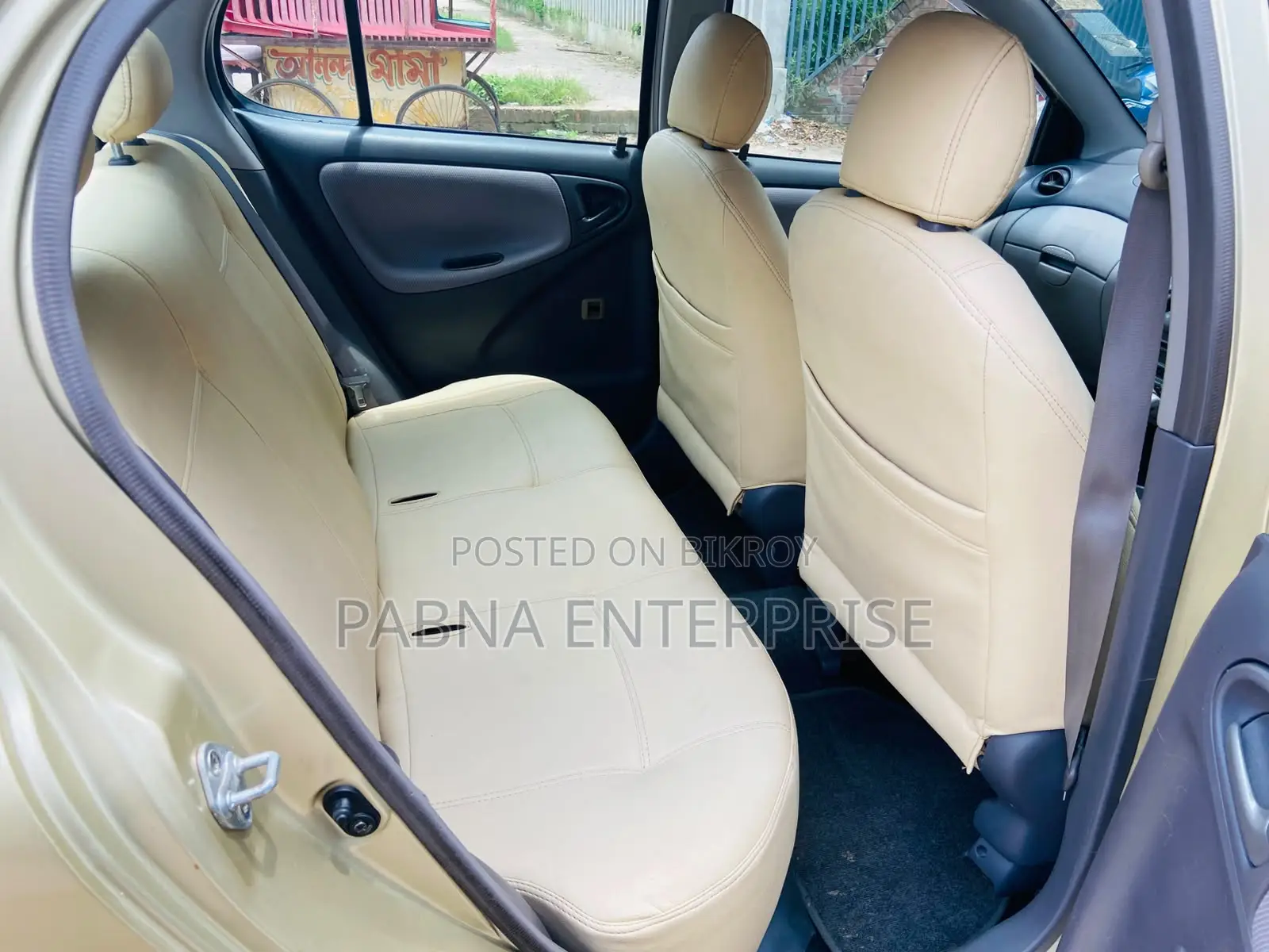 Toyota Platz 2000 Gold