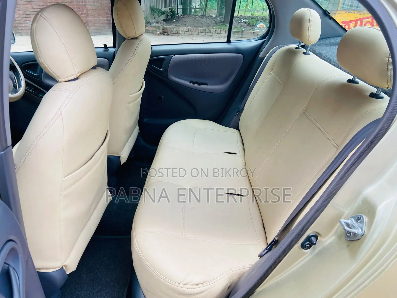 Toyota Platz 2000 Gold