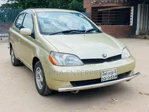 Toyota Platz 2000 Gold