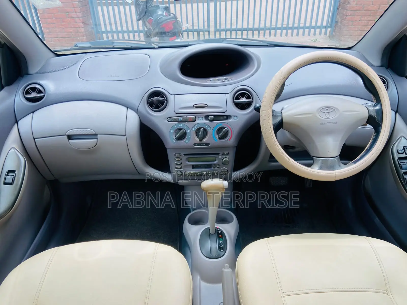 Toyota Platz 2000 Gold