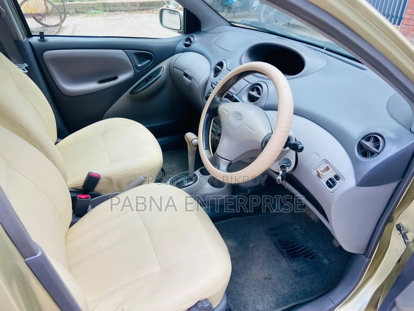 Toyota Platz 2000 Gold