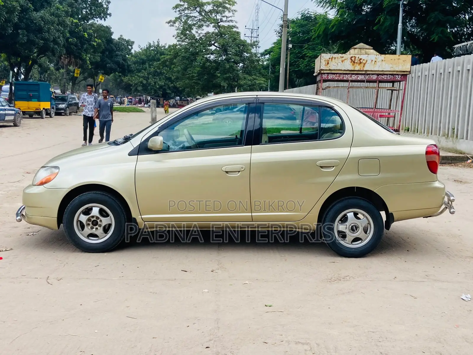 Toyota Platz 2000 Gold