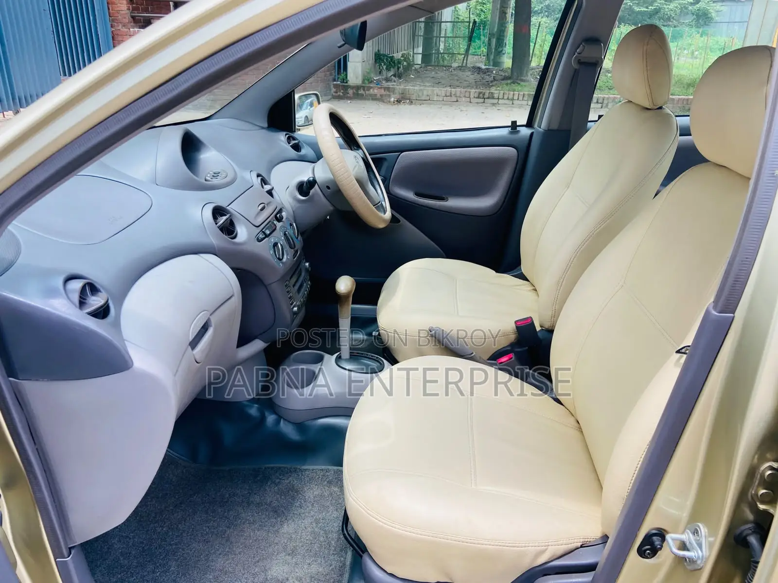 Toyota Platz 2000 Gold