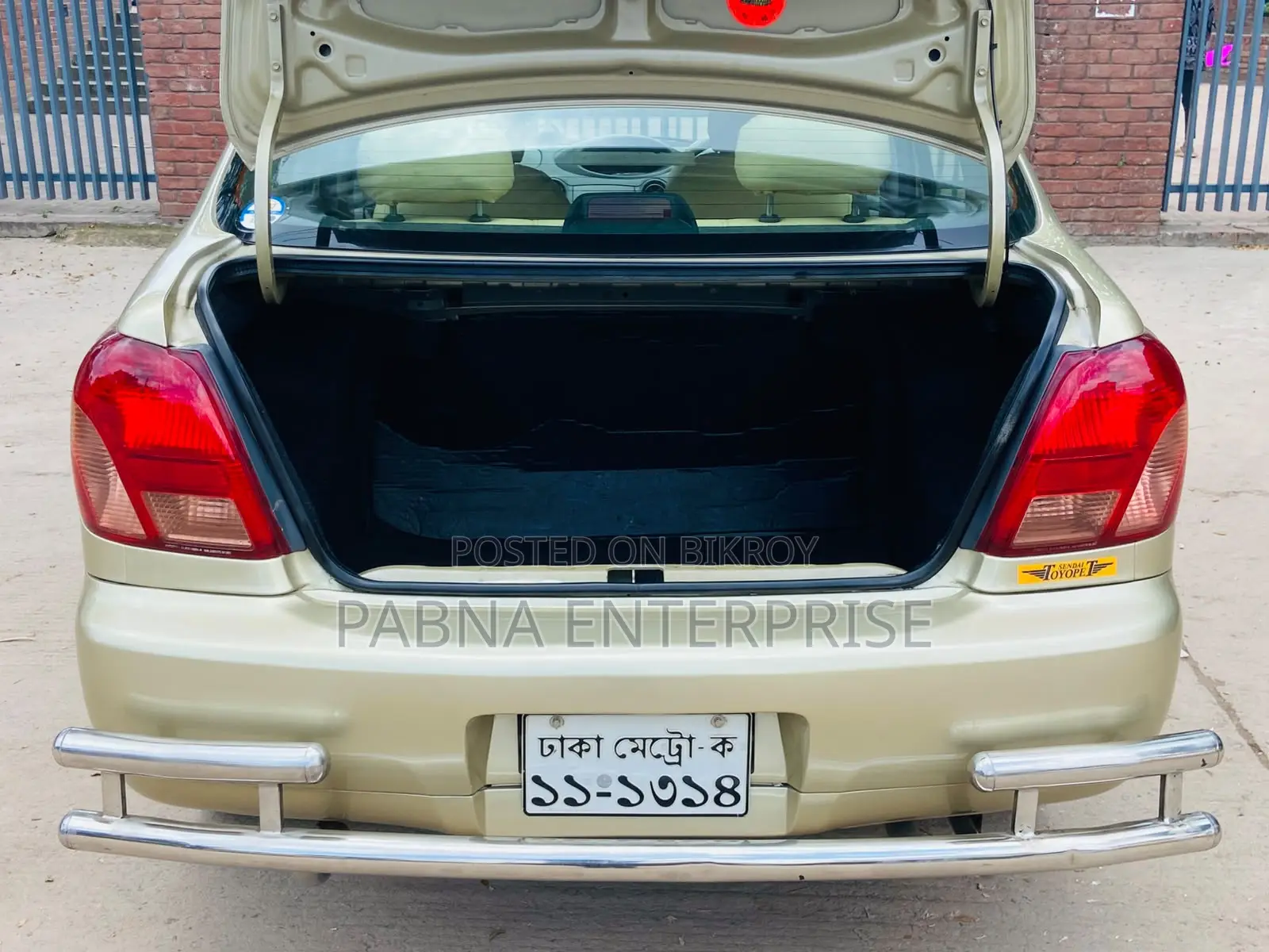 Toyota Platz 2000 Gold