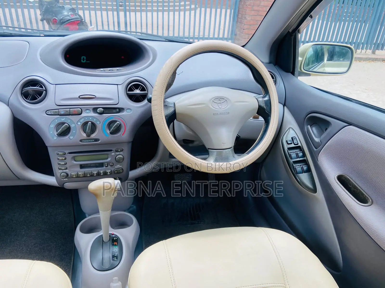 Toyota Platz 2000 Gold