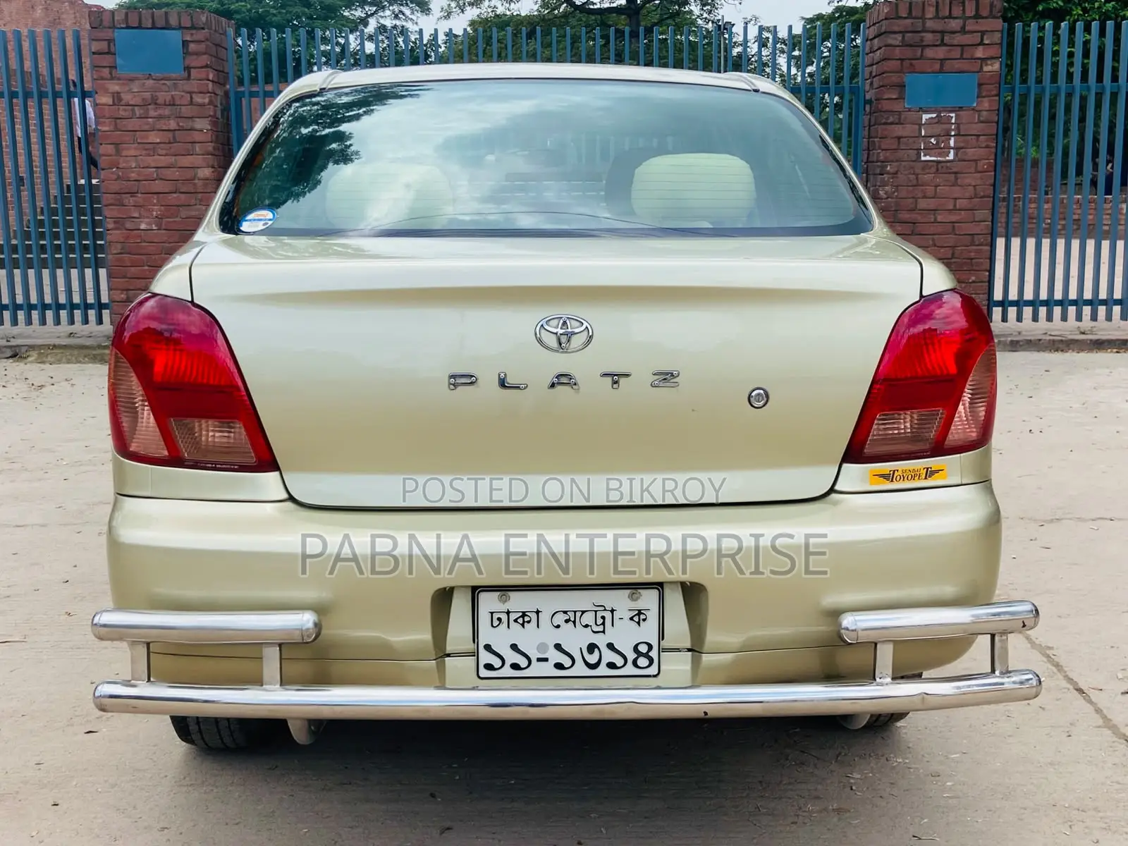 Toyota Platz 2000 Gold