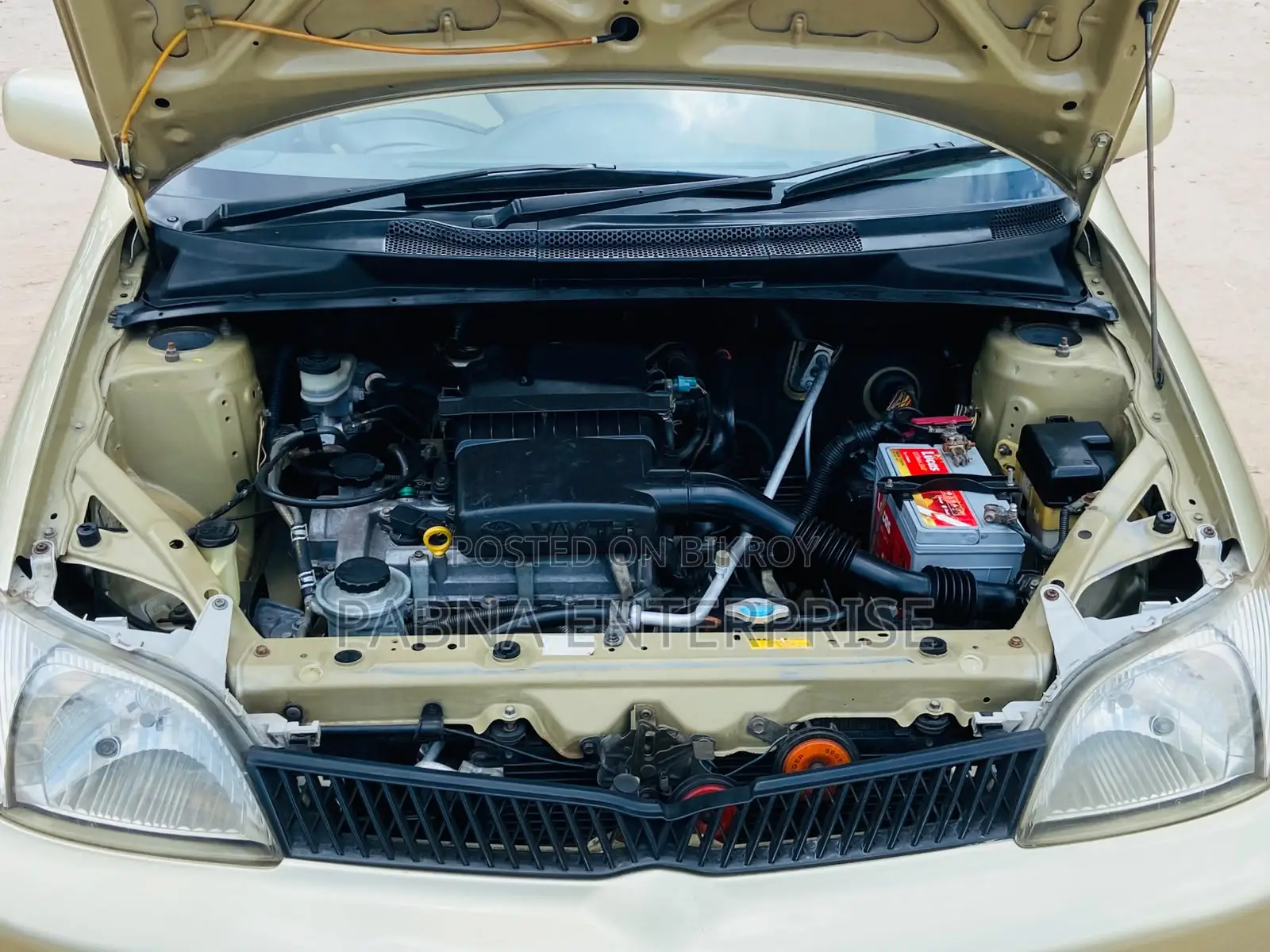 Toyota Platz 2000 Gold