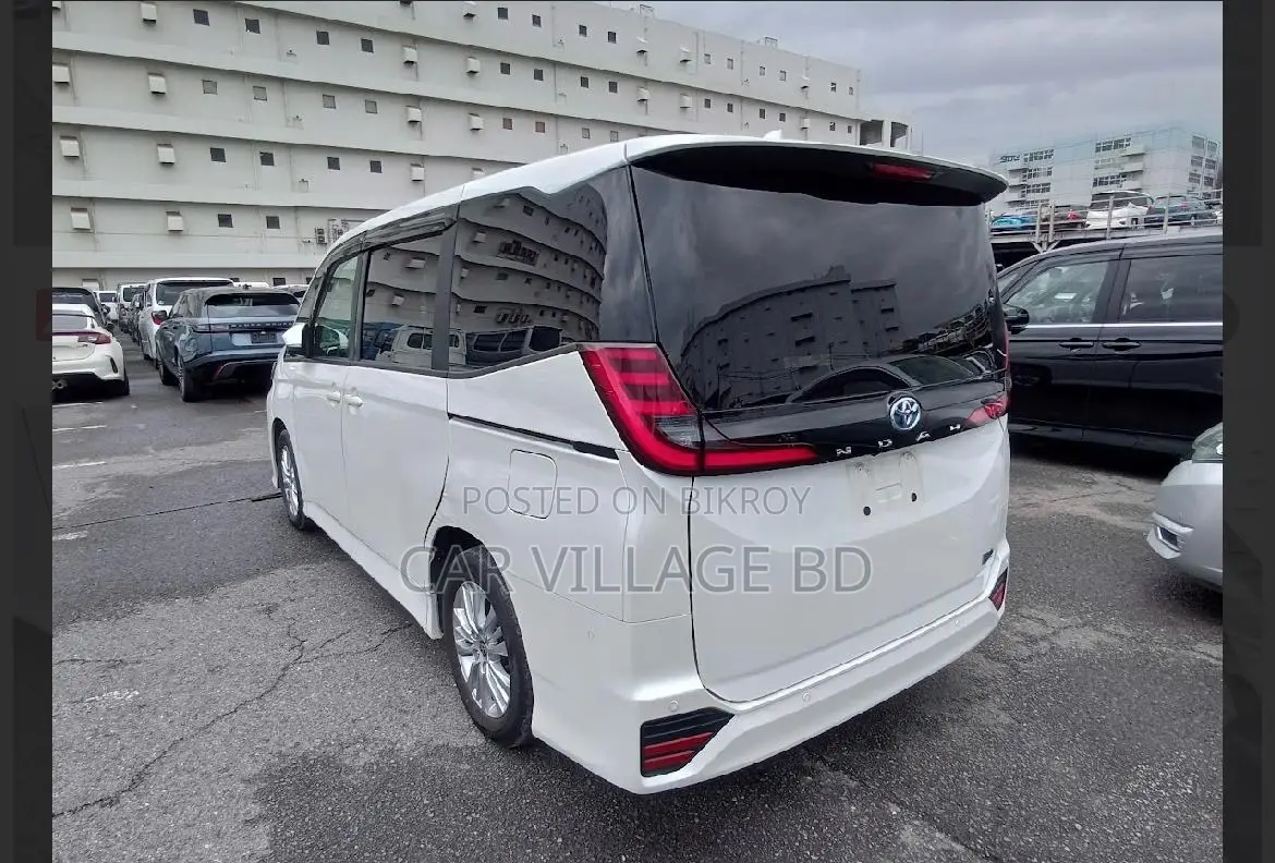 Toyota Noah 2022 Pearl