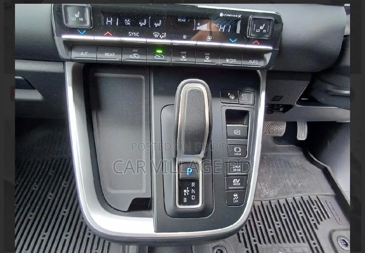 Toyota Noah 2022 Pearl