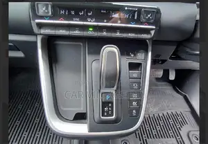 Toyota Noah 2022 Pearl