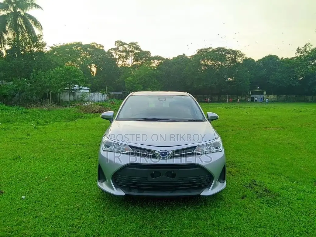 New Toyota Corolla Fielder 1.5 Hybrid FWD 2018 Silver