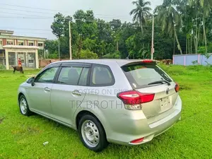 New Toyota Corolla Fielder 1.5 Hybrid FWD 2018 Silver