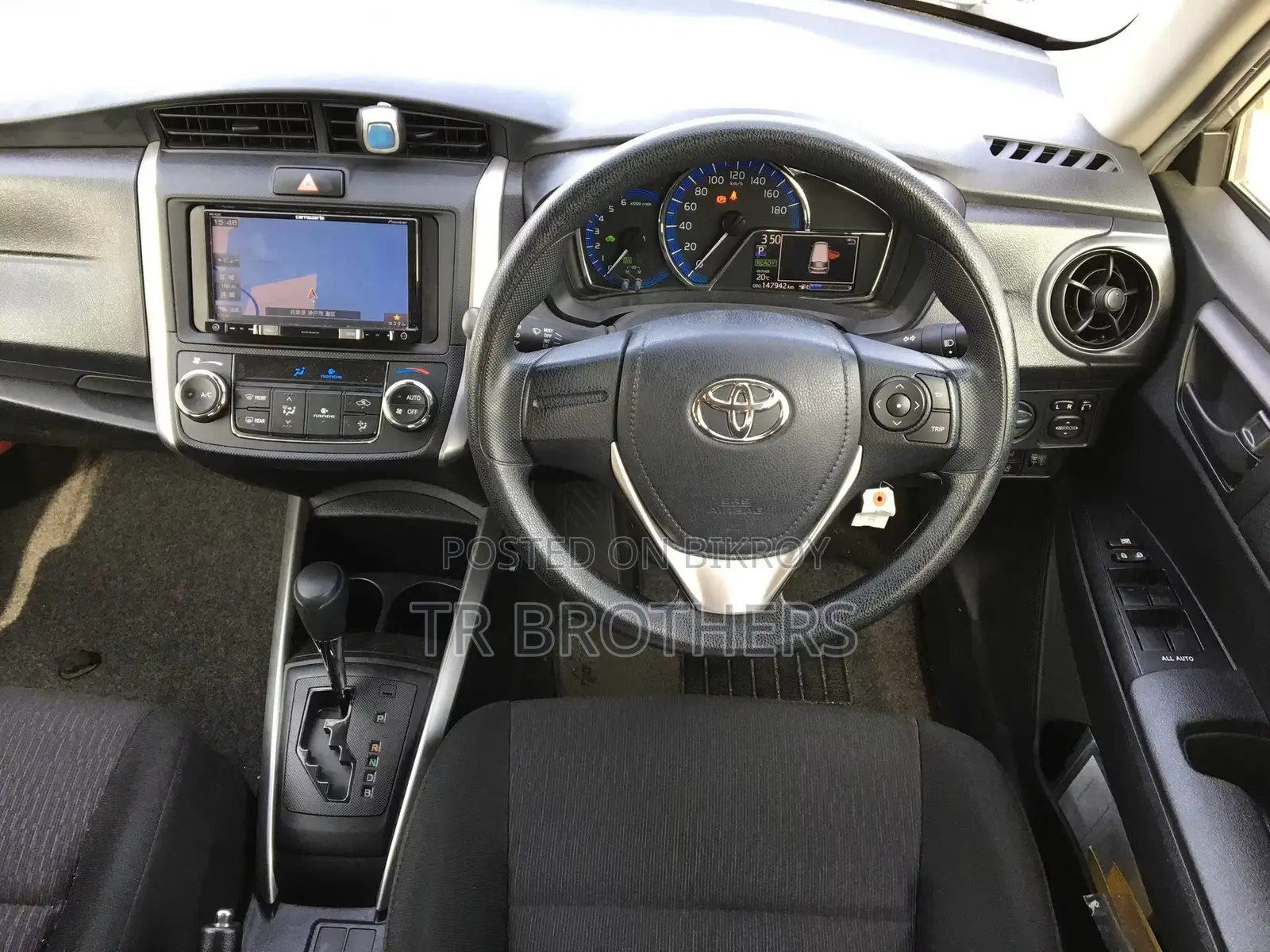New Toyota Corolla Fielder 1.5 Hybrid FWD 2018 Silver