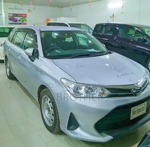 New Toyota Corolla Fielder 1.5 Hybrid FWD 2018 Silver