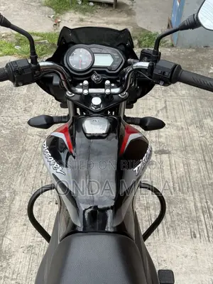 বাজাজ ডিসকভার ১২৫ ২০২০ ব্ল্যাক