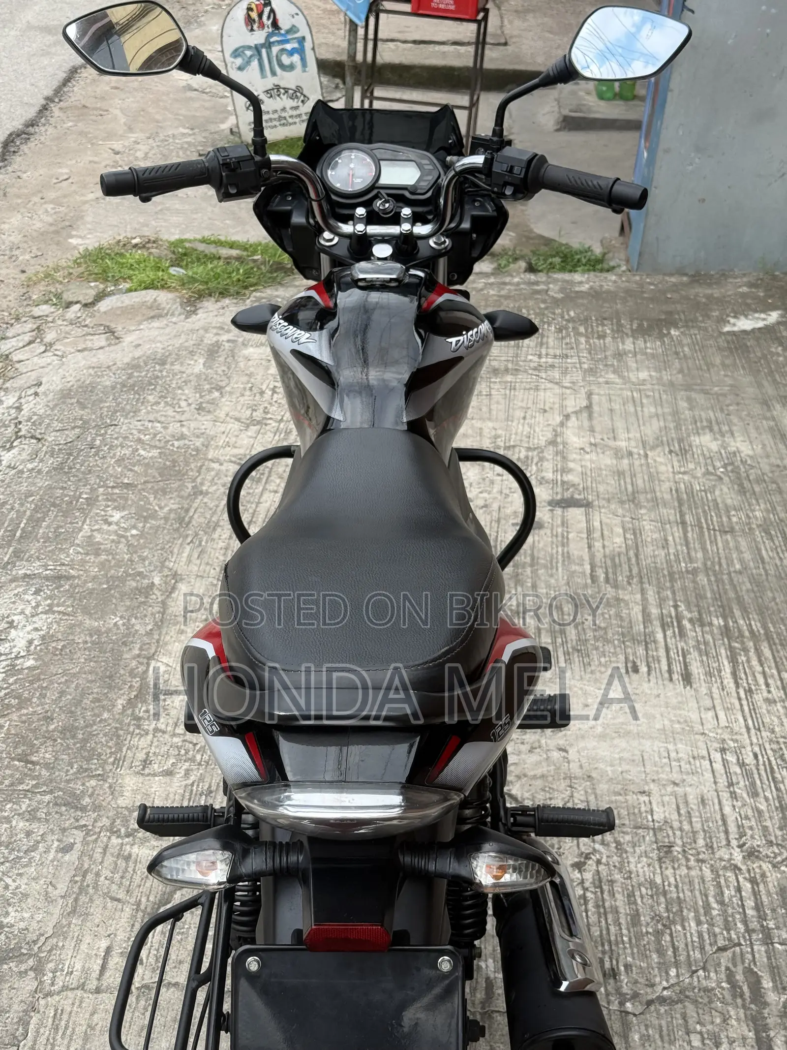 বাজাজ ডিসকভার ১২৫ ২০২০ ব্ল্যাক