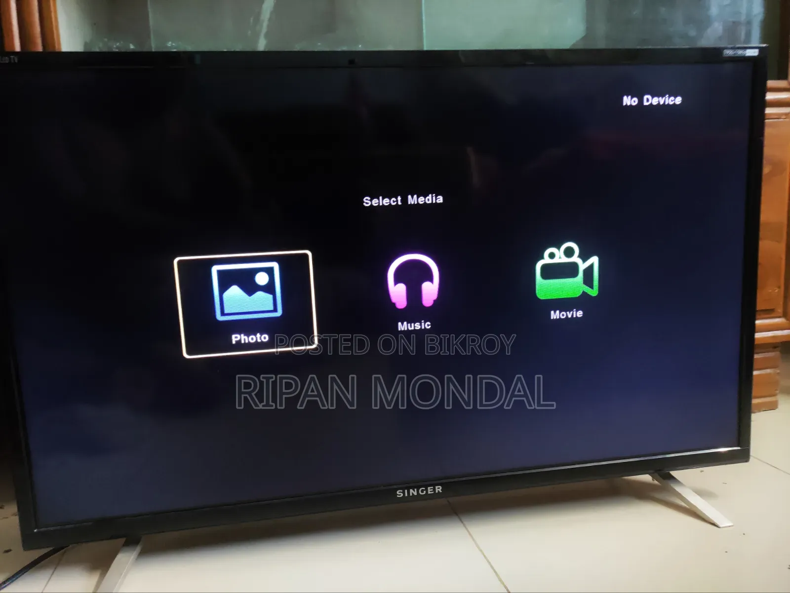 Singer Ultra Slim TV With Original Remote