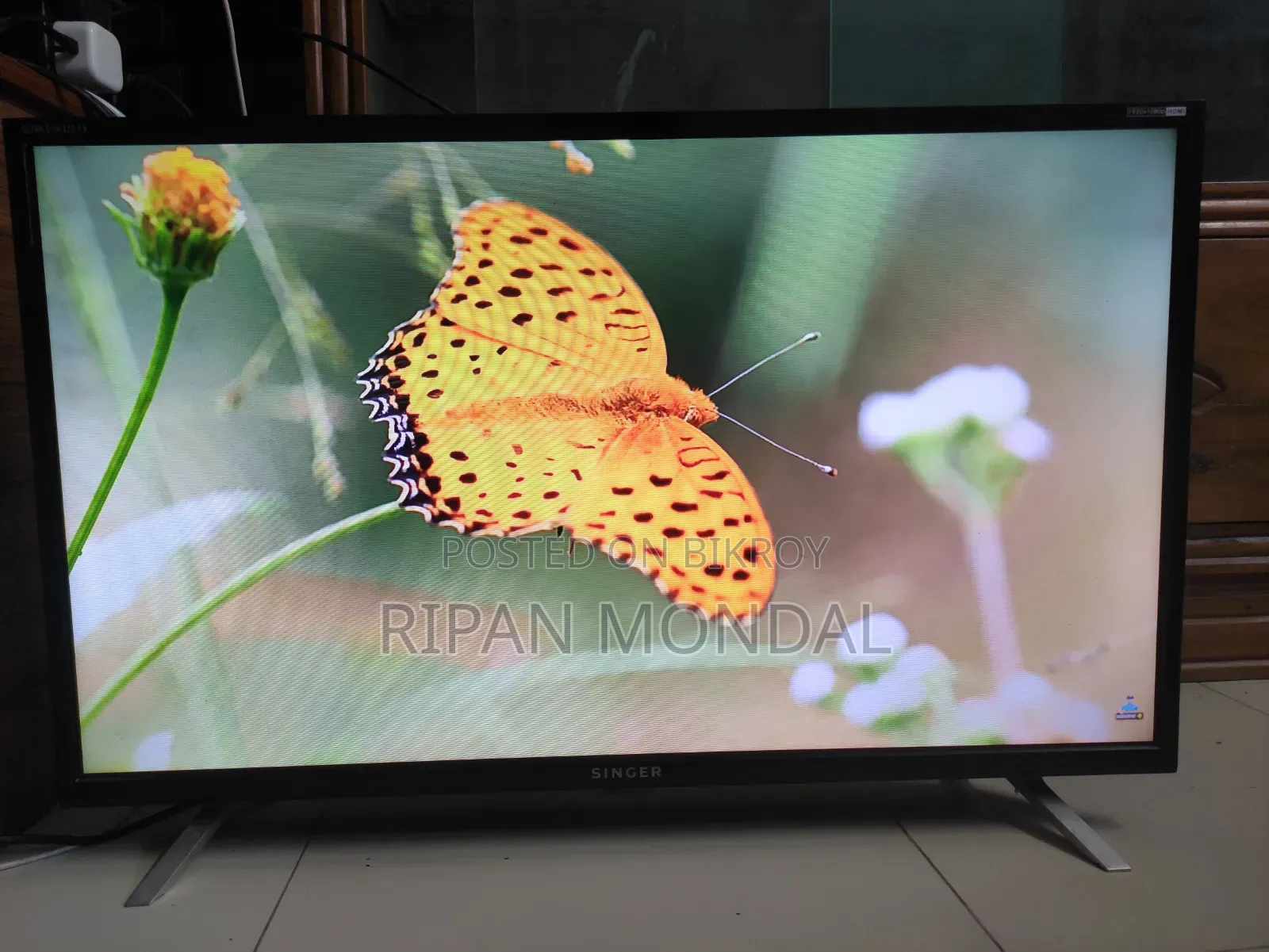 Singer Ultra Slim TV With Original Remote