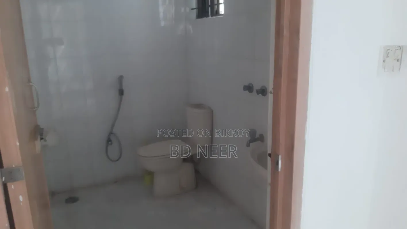 বনানী সাউথে ২২০০ বর্গফুটের অফিস স্পেস ভাড়ার জন্য উপলব্ধ
