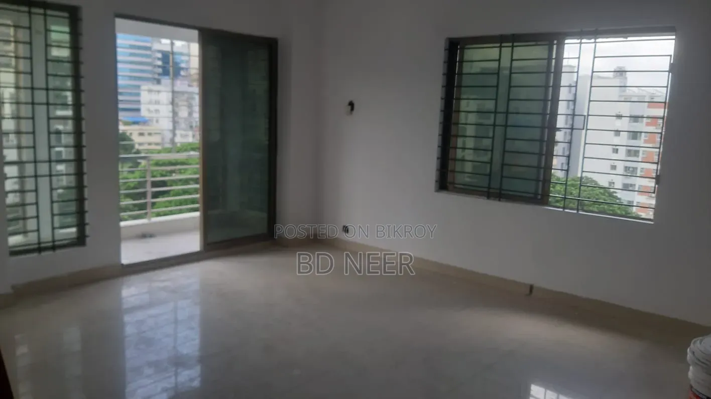 বনানী সাউথে ২২০০ বর্গফুটের অফিস স্পেস ভাড়ার জন্য উপলব্ধ