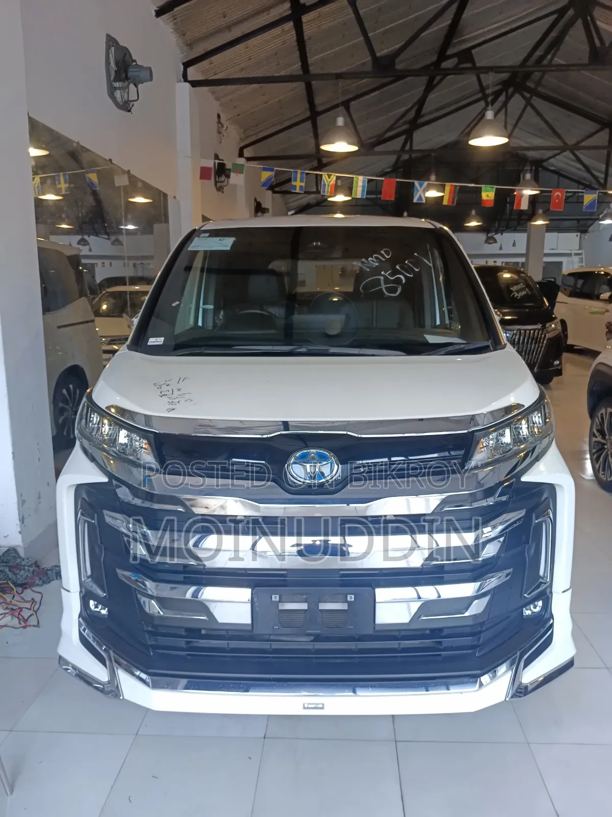 Toyota Noah 2023 Pearl