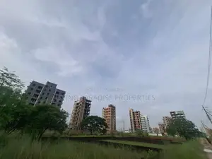 এম ব্লক || দক্ষিণ মুখ || ২০০ ফুট এবং ১২০ ফুটের মাদানী এভিনিউয়ের অত্যন্ত কাছাকাছি।