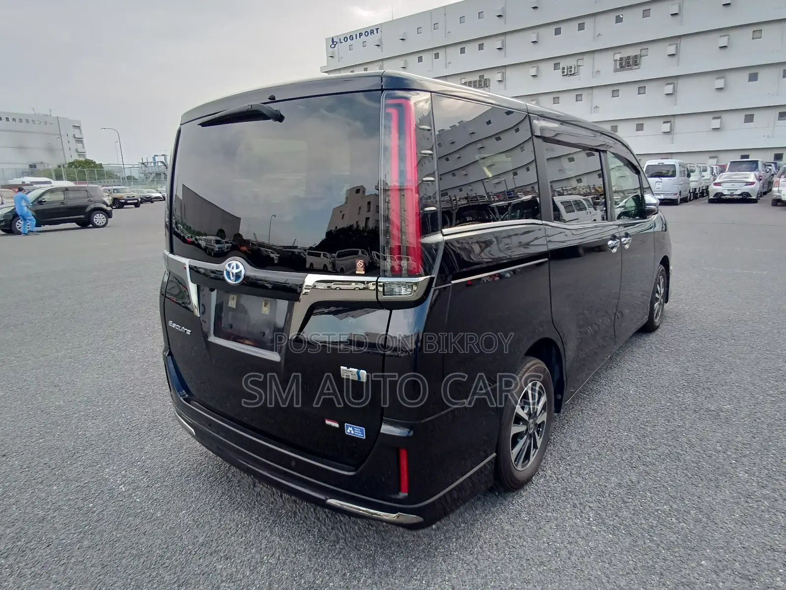 Toyota Esquire 1.8 FWD Hybrid (7 seater) 2021 Black